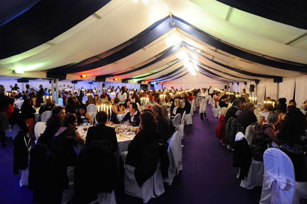 vybavení párty stanů